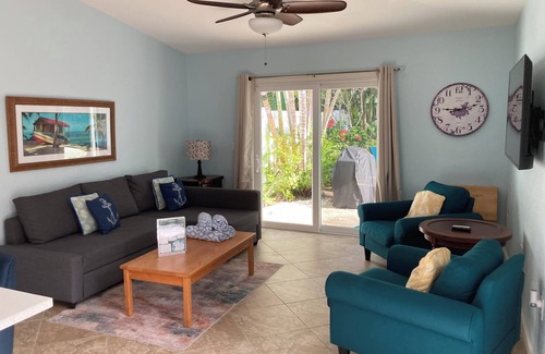 Holmes Beach Condo | Coconut Breeze 2/2 Condo with Private Heated Pool, 2 Blocks from Beach.