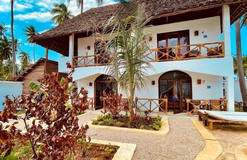 Pwani Mchangani Bed & Breakfast | Coconut Getaway - 2 minutes from the beach