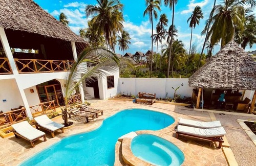 Pwani Mchangani Bed & Breakfast | Coconut Getaway - 2 minutes from the beach