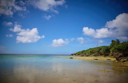 Kaneshi Apartment | CODE ROOMS OKINAWA 今帰仁の貸切宿 BBQと自然を満喫 美ら海水族館 ジャングリア沖縄まで車で20分 最大7名ok