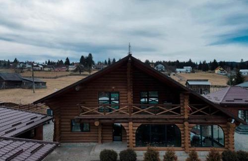 Dorna Arini Cabin | Cold River Resort