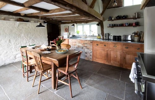 Crawley Down House | Coldharbour Farmhouse, Secluded Thatched Cottage Surrounded By Woodland