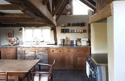 Crawley Down House | Coldharbour Farmhouse, Secluded Thatched Cottage Surrounded By Woodland