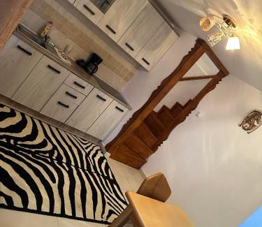 Beclean House | Cole si Denisa