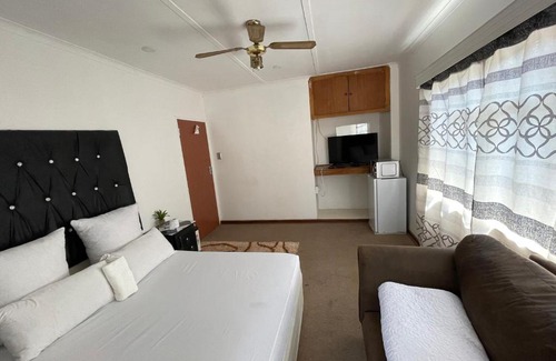 Orkney House | Colins Accommodation - DAYREST from R120 OVERNIGHT from R300