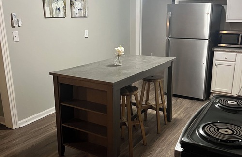 Collierville House | Collierville Cutie! Charming 3-bedroom/3 bath house, sleeps up to 9, spacious