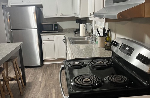 Collierville House | Collierville Cutie! Charming 3-bedroom/3 bath house, sleeps up to 9, spacious