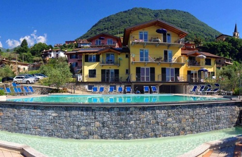Vercana Apartment | Collina Maurino Holiday Apartment with Pool