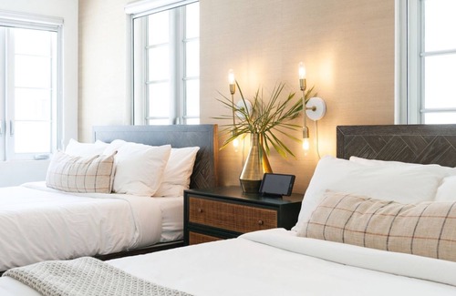 Flamingo/Lummus Bed & Breakfast | Collins Ave. Suites Double Beds Beach & Nightlife!