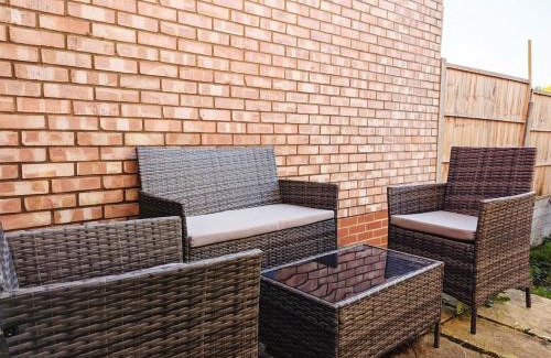 Fortis Green Apartment | Colney Hatch Lane - Spacious 2-Bed 2-Bath Home with Private Garden