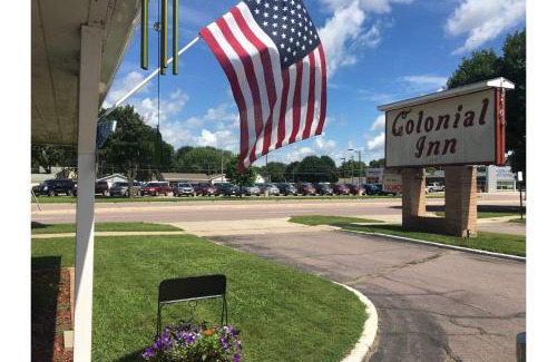 New Ulm Hotel | Colonial Inn Extended Stay by OYO New Ulm