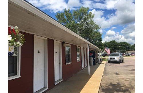 New Ulm Hotel | Colonial Inn Extended Stay by OYO New Ulm