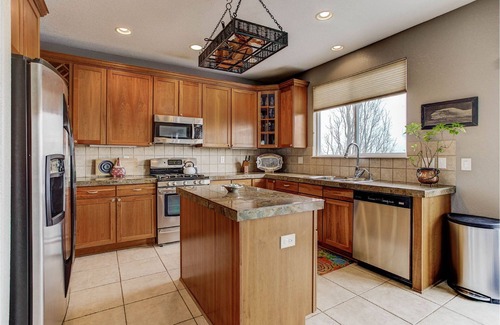 Erie House | Colorado Greenbelt Vacation Home