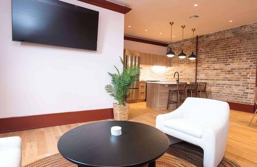 New Orleans Hotel | Colorful 4BR Suite w/Pool steps to St. Charles Ave!