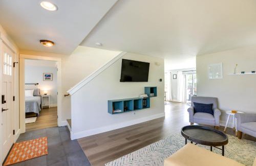 Mountain View District House | Colorful Bend Home with Yard and Fire Pit!