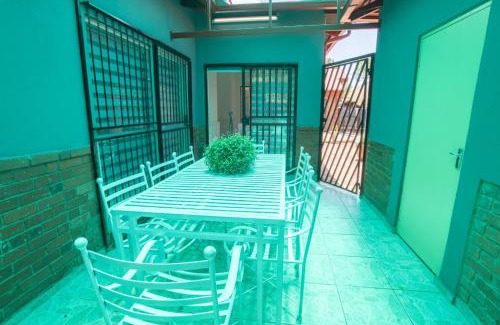 Pretoria Apartment | Colourfully cosy