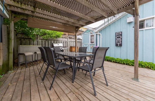 Port Stanley Cottage | Colours on Bessie - just a minute to the Beach!
