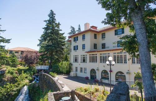 Hood River Hotel | Columbia Gorge Hotel & Spa