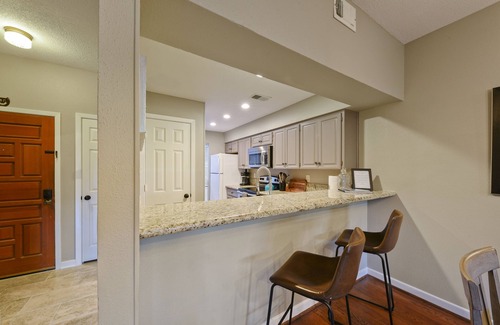 New Braunfels Resort | Comal River Getaway at the Froh Haus C206