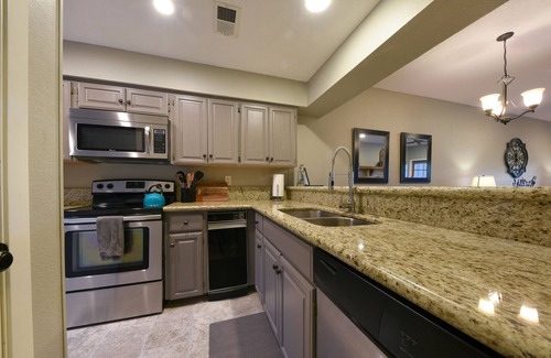 New Braunfels Resort | Comal River Getaway at the Froh Haus C206