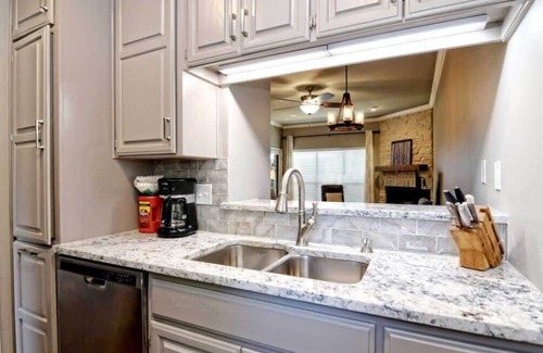 New Braunfels Condo | Comal River| Pool |Schlitterbahn| by Barclé