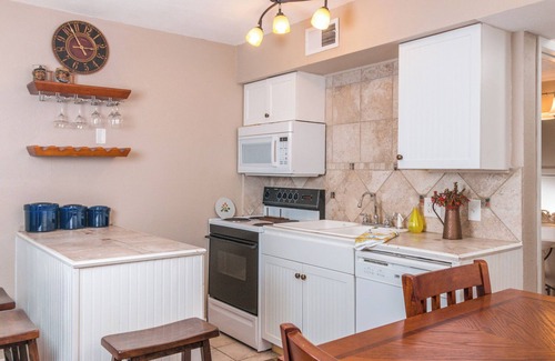 New Braunfels Condo | Comal Riverfront Condo w/Pool, Longest Float, Tubes Included!