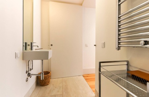 Misericordia Apartment | COMBRO SUITES I by HOMING