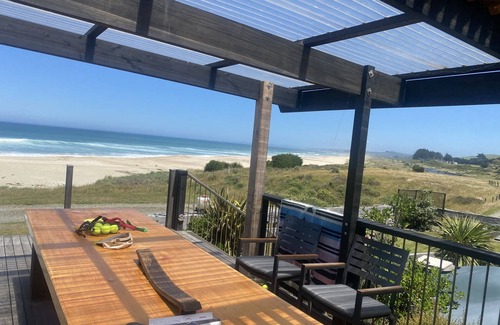 Clutha District House | Come and Relax in our Comfortable Crib With Spectacular sea Views