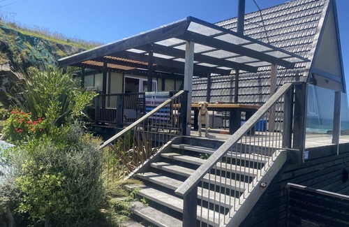 Clutha District House | Come and Relax in our Comfortable Crib With Spectacular sea Views