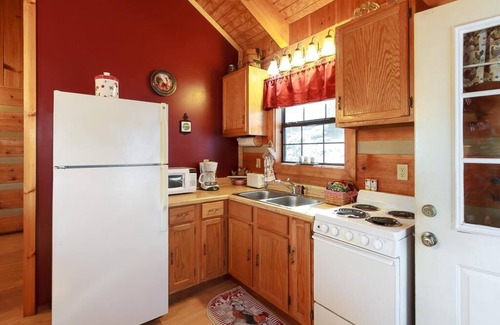 Cosby Cabin | COME ENJOY THE SERENITY & MOUNTAIN BEAUTY!