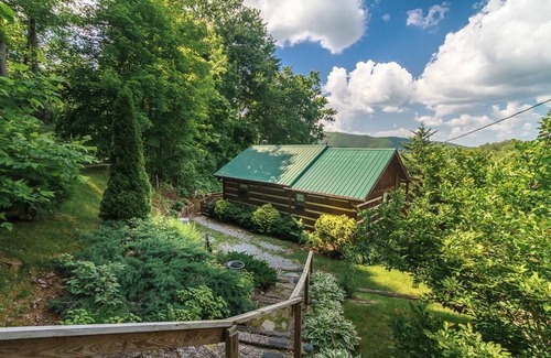 Cosby Cabin | COME ENJOY THE SERENITY & MOUNTAIN BEAUTY!