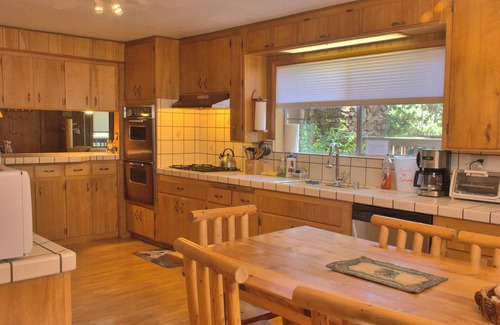 Fish Camp Cabin | Come Home to the Big Pine Cabin at Yosemite Forest Lodge!