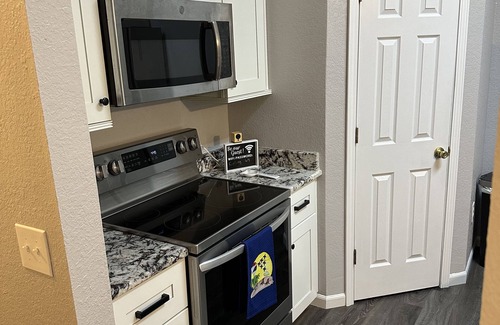 Northeast Pensacola House | Come relax at Kozy on Kipling. Close to shopping, eats, hospital,university, i10