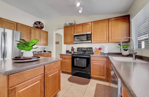 Skyline Ranch House | Come Stay a While! Pet Friendly Summer Pricing!