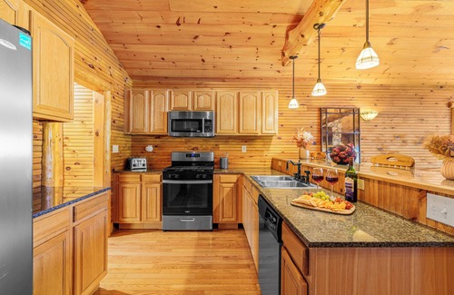 North Creek Condo | Come stay at Alpine Lodge for amazing views!