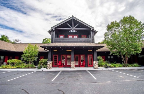 North Creek Condo | Come stay at Alpine Lodge for amazing views!