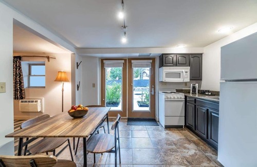 North Creek Condo | Come stay at Alpine Lodge for amazing views!