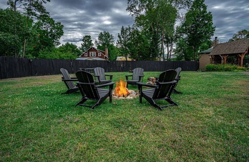 North Creek Condo | Come stay at Alpine Lodge for amazing views!