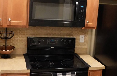 North Charleston House | Come Stay At The Orchard's Inn, 15 minutes away from Airport!