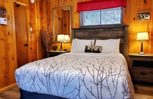 Estes Park Hotel | Come stay at the Rustic River Lodge for unbelievable views!