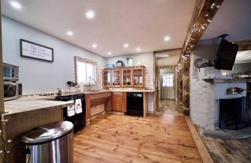 Sheffield House | COME STAY AT THE SHEFFIELD CHALET!