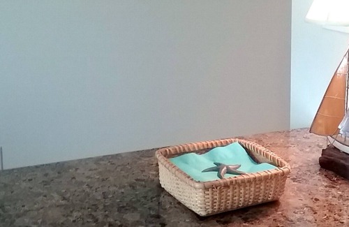 Seabrook Condo | Come stay at TIDEVIEW! Steps to Beautiful Seabrook Beach, NH. Nicely decorated.