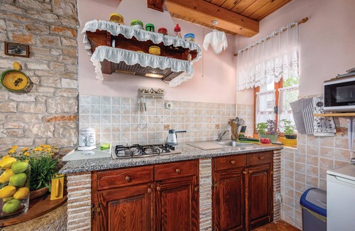 Peresiji House | Come to the countryside of Istria and enjoy a relaxing vacation in a quiet area.
