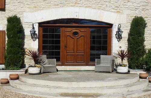 Chasseneuil-sur-Bonnieure Apartment | Comfortable, character Riverside Apartment with stunning River and Garden views