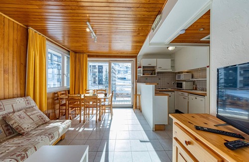 Saint-Francois-Longchamp Apartment | Comfort in resort: 1BR for 6, ski-in, close to shops