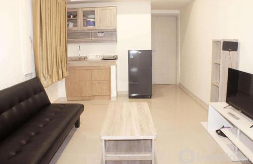 Cikarang Apartment | Comfort 1BR with Dining Room at Meikarta Apartment By Travelio