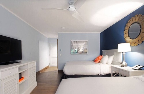 Marathon Resort | Comfort and Convenience! Pets Allowed, Free Parking, Tennis Courts, Hot Tub