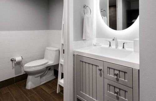 Marathon Resort | Comfort and Convenience! Pets Allowed, Free Parking, Tennis Courts, Hot Tub