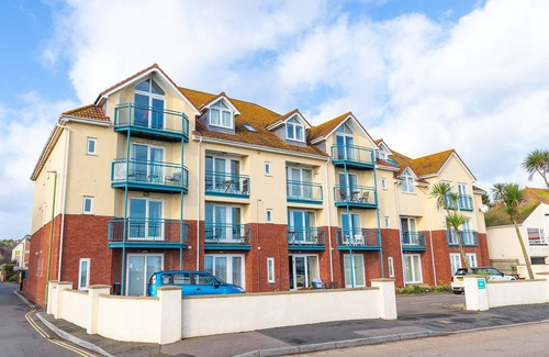 Paignton Apartment | Comfort and luxury in a sea front location with panoramic sea views.