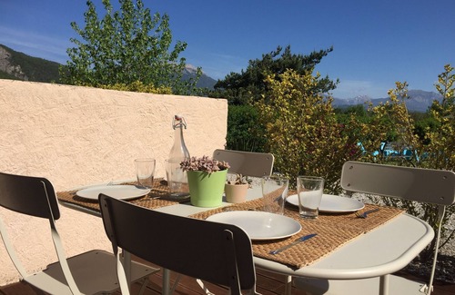 Curbans Apartment | Comfort and swimming pool in the countryside